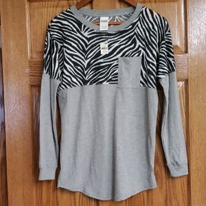 NWT  PINK VS Tee
